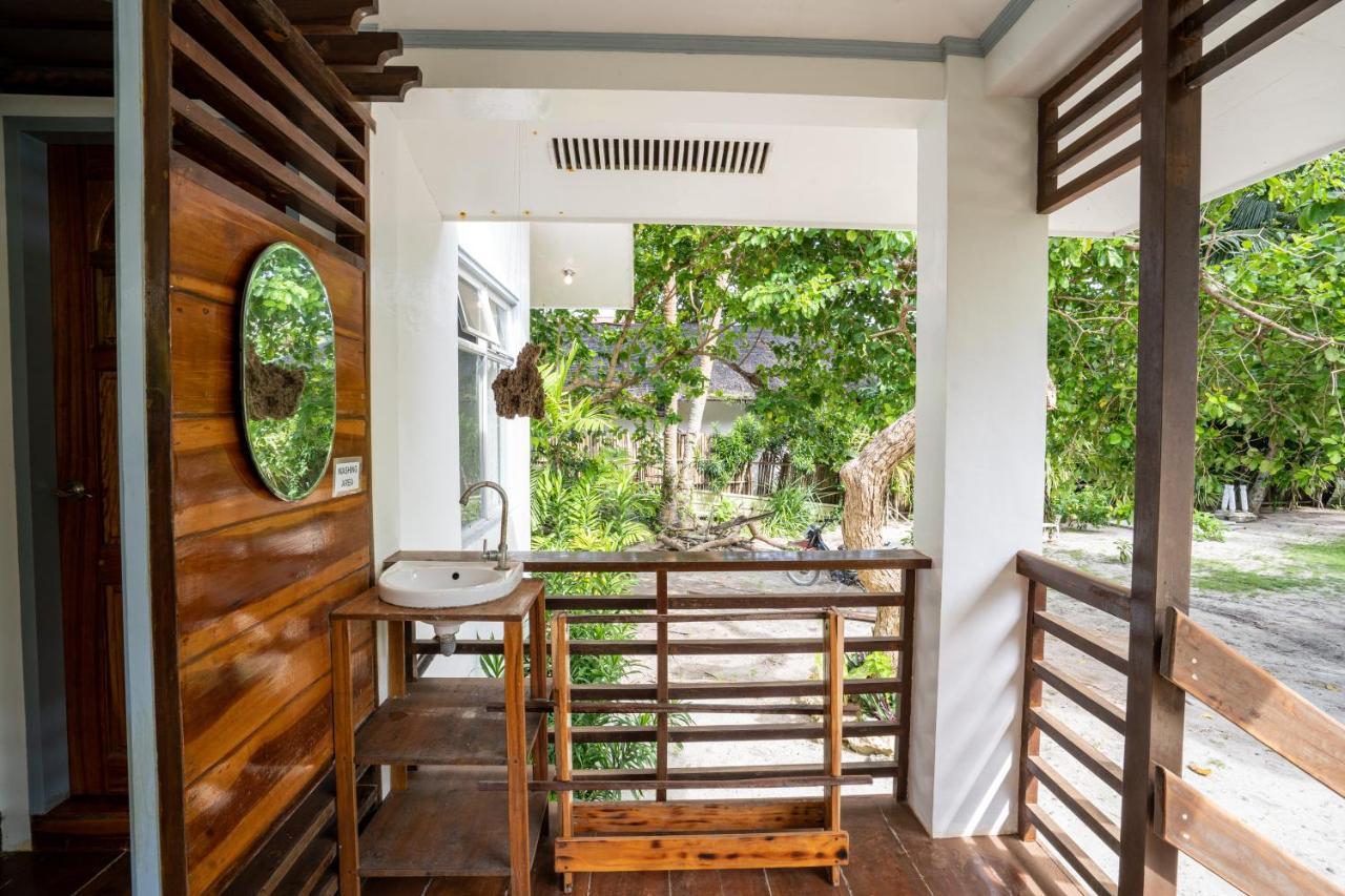 Yama Apartments - Private Beachfront General Luna  Esterno foto