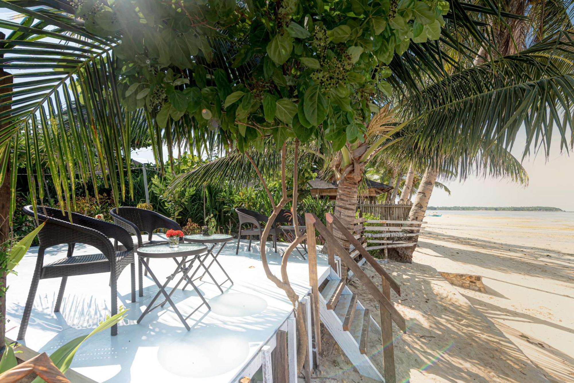 Yama Apartments - Private Beachfront General Luna  Esterno foto