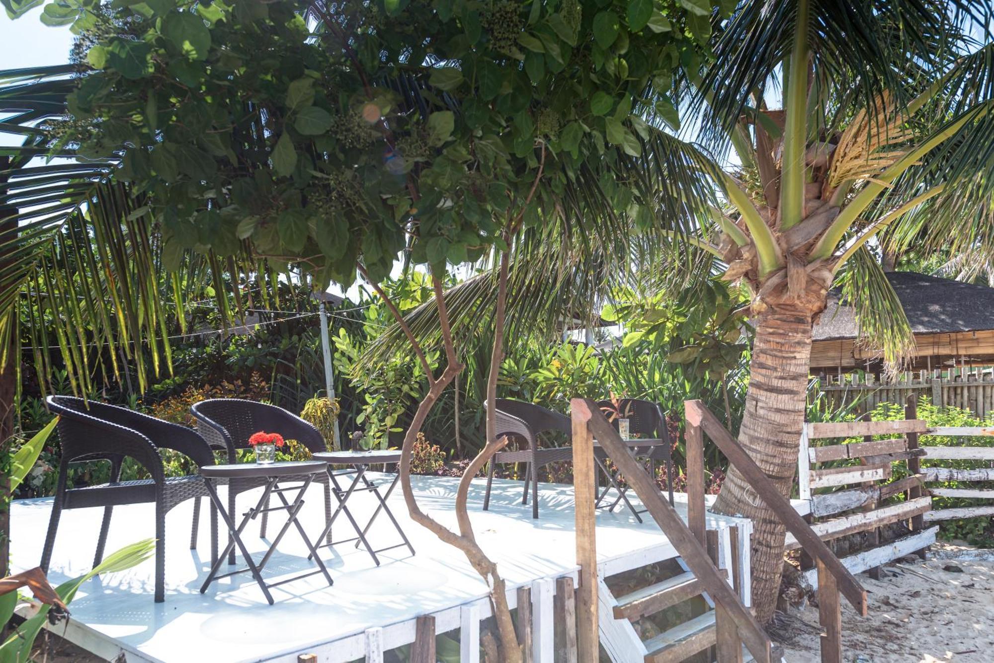 Yama Apartments - Private Beachfront General Luna  Esterno foto